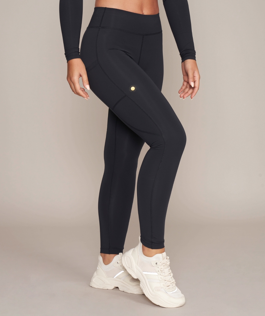 Gold's Gym Apparel - Damen Tights "Brooke" in Schwarz mit 3D Münze und Handytaschen - Hochwertige Sportbekleidung für Damen.