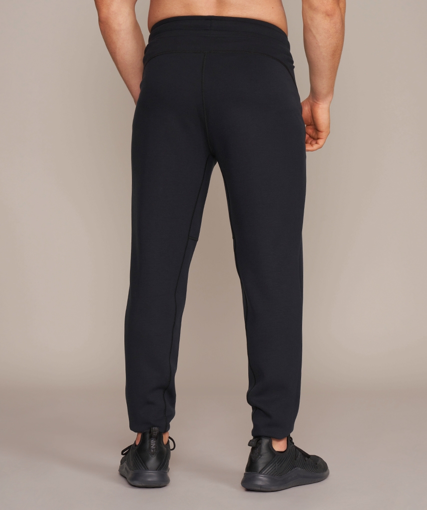 Gold's Gym Apparel - Herren-Track Pants "Eric" mit 3D Logobadge, Reflective Tape und recyceltem Polyester REPREVE® - Perfekte Mischung aus Stil und Performance.