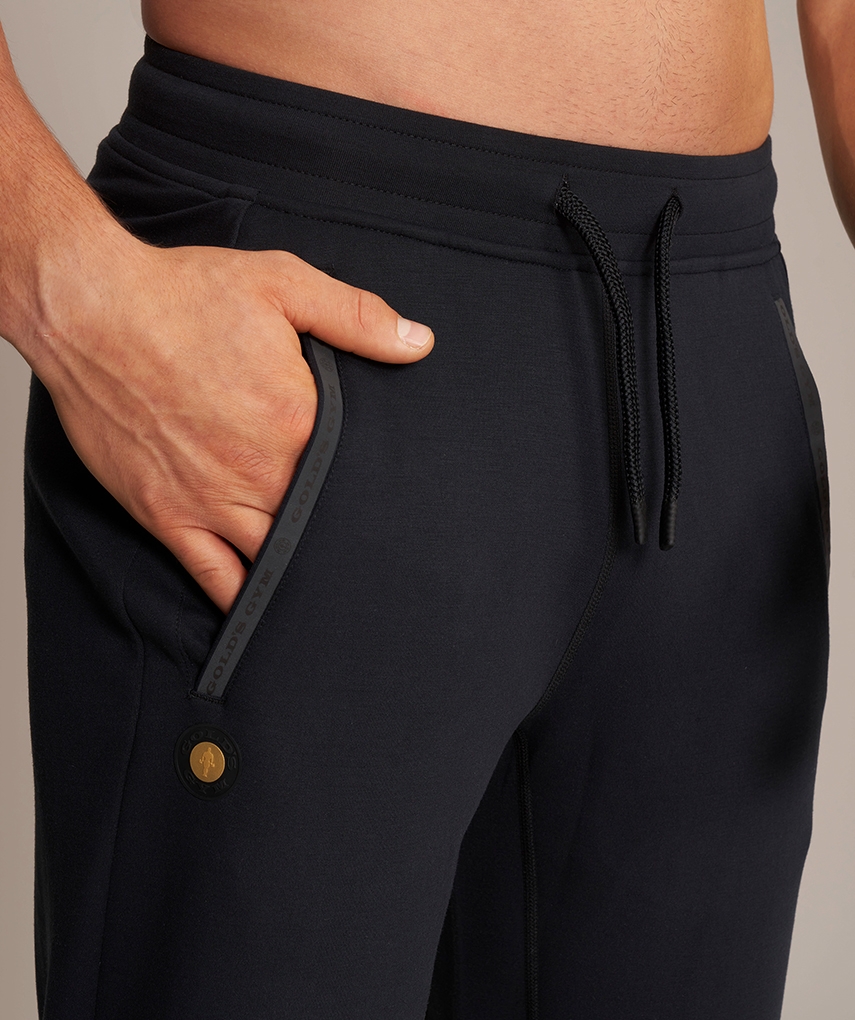 Gold's Gym Apparel - Herren-Track Pants "Eric" mit 3D Logobadge, Reflective Tape und recyceltem Polyester REPREVE® - Perfekte Mischung aus Stil und Performance.