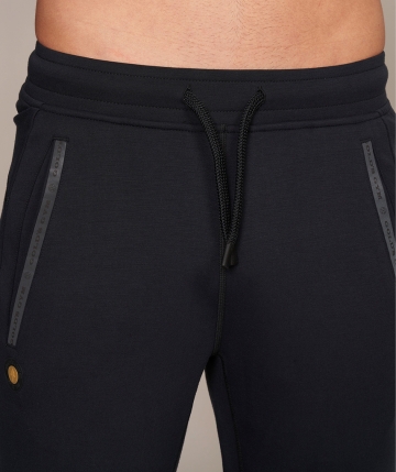 Vorschau: Gold's Gym Apparel - Herren-Track Pants "Eric" mit 3D Logobadge, Reflective Tape und recyceltem Polyester REPREVE® - Perfekte Mischung aus... Vorschau: Gold's Gym Apparel - Herren-Track Pants "Eric" mit 3D Logobadge, Reflective Tape und recyceltem Polyester REPREVE® - Perfekte Mischung aus Stil und Performance.