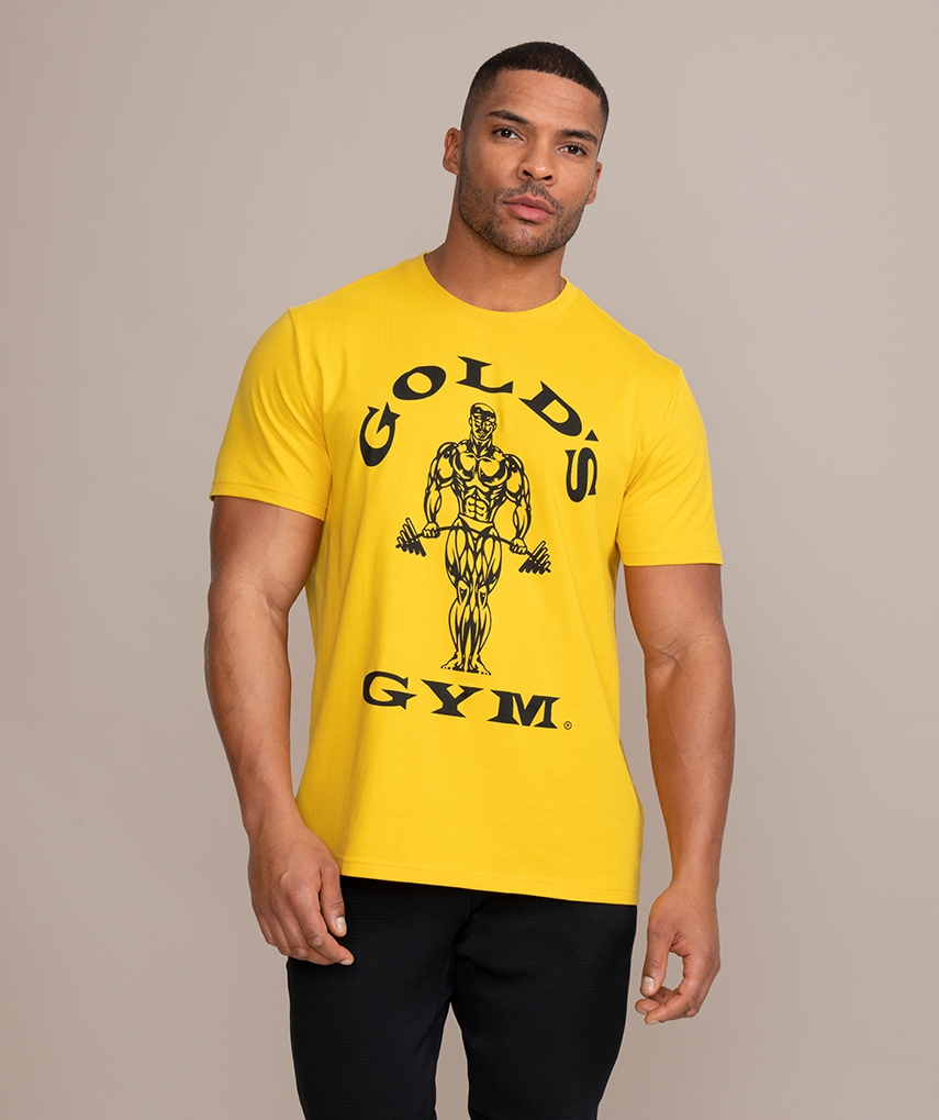 Gelbes Sport T-Shirt von Gold's Gym. Kurzarm mit dem schwarzen Muscle Joe Logo und schwarzer Schrift auf der Brust. 