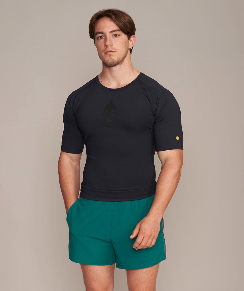 Gold's Gym Apparel - Men's Fitted Training T-Shirt "Rob" mit 3D Logobadge, Prints und regeneriertem Nylon ECONYL® - Hochleistungssportbekleidung für Männer.