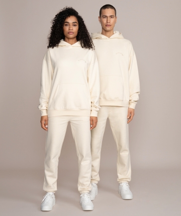 White unisex oversize hoodie from Gold's Gym. Long-sleeved top with hood and fanny pack. High quality print on the back and lettering embroidery on the... White unisex oversize hoodie from Gold's Gym. Long-sleeved top with hood and fanny pack. High quality print on the back and lettering embroidery on the front.