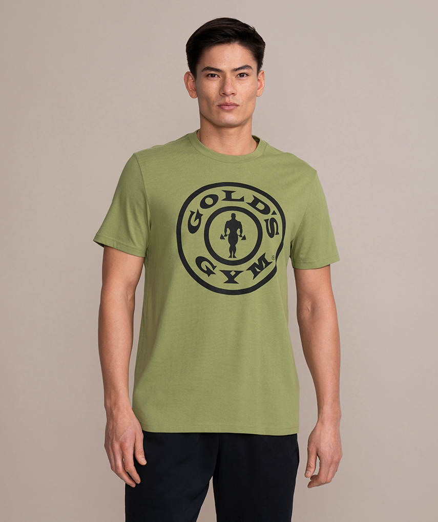 Olivegrünes Sport T-Shirt von Gold’s Gym. Kurzarm Oberteil mit einem schwarzen Weight Plate Logo und schwarzer Schrift auf der Brust